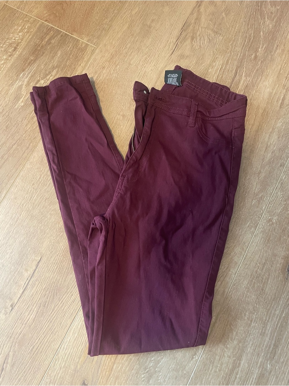 Slim Fit Women's Skinny Jeans in Burgundy